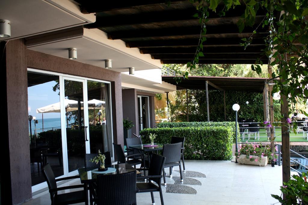 Ambasador Hotel Vlore Exterior photo