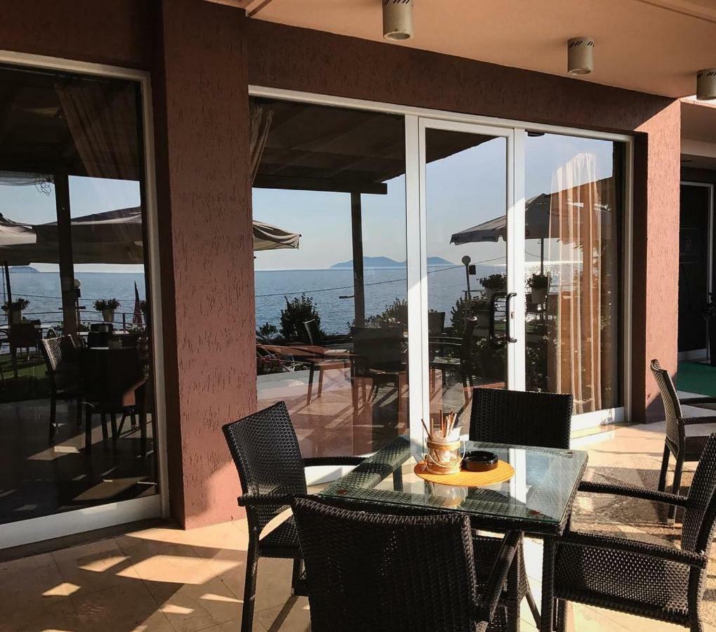 Ambasador Hotel Vlore Exterior photo